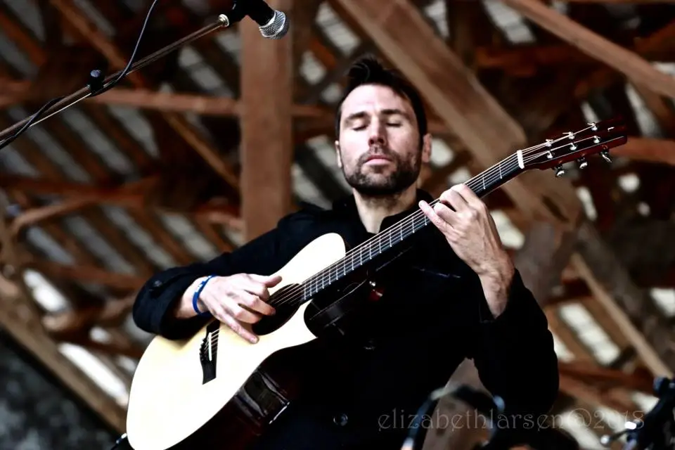 Mittwoch, 4. November, 20 Uhr: Simon Kempston (guit/voc) & Robbie Greig (violin)